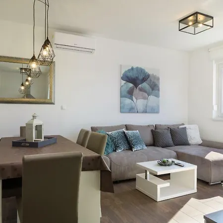 Luxury Apartman Ivana Trogir Exterior photo